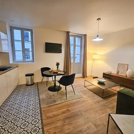 Maison Valois 2 * 코냐크