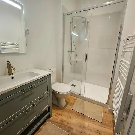 아파트 Maison Valois 2 *